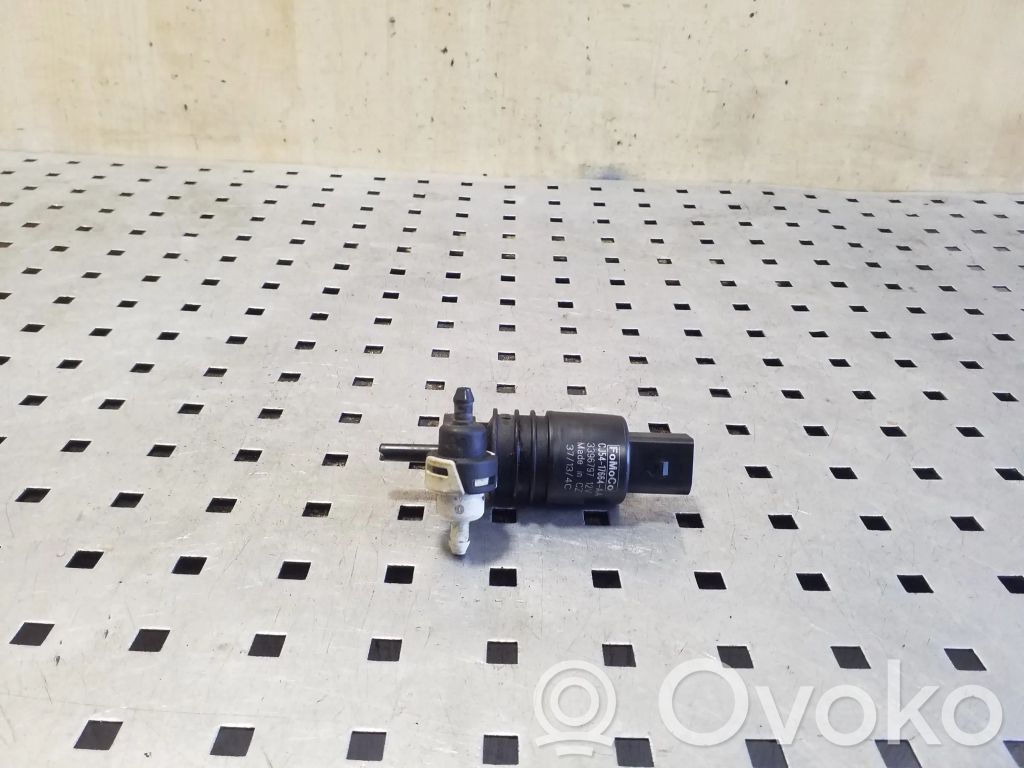 Ford Kuga II Windscreen/windshield washer pump 