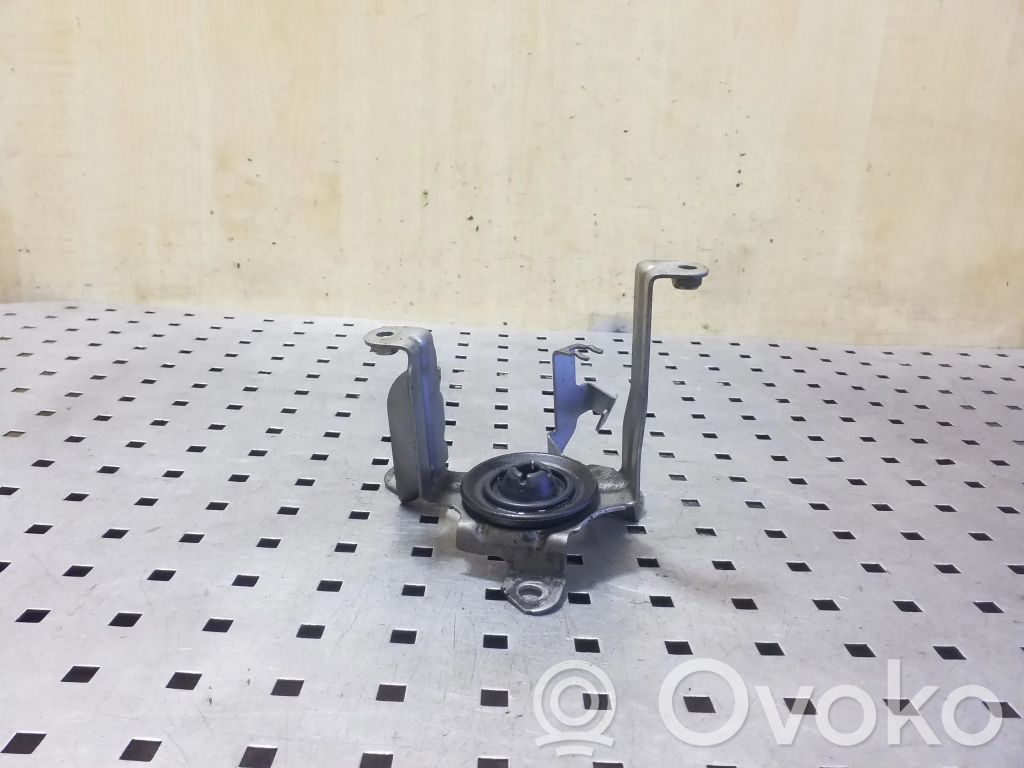 Volkswagen Touareg II Staffa/supporto di montaggio del filtro carburante 