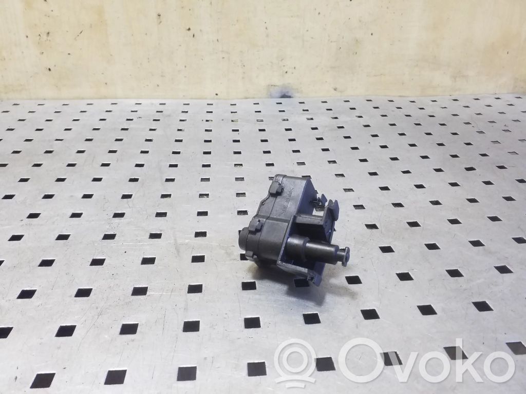 Volkswagen Touareg II Motor blocare bușon rezervor combustibil 