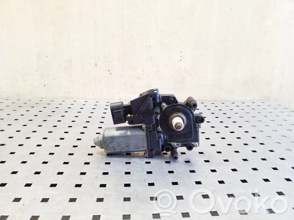 Audi A6 S6 C5 4B Motorino alzacristalli della portiera anteriore 