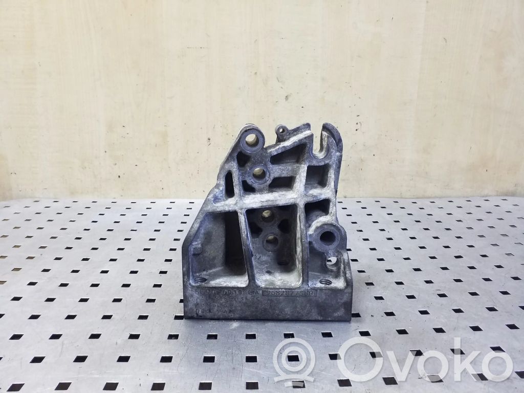 Land Rover Freelander 2 - LR2 Engine mounting bracket 
