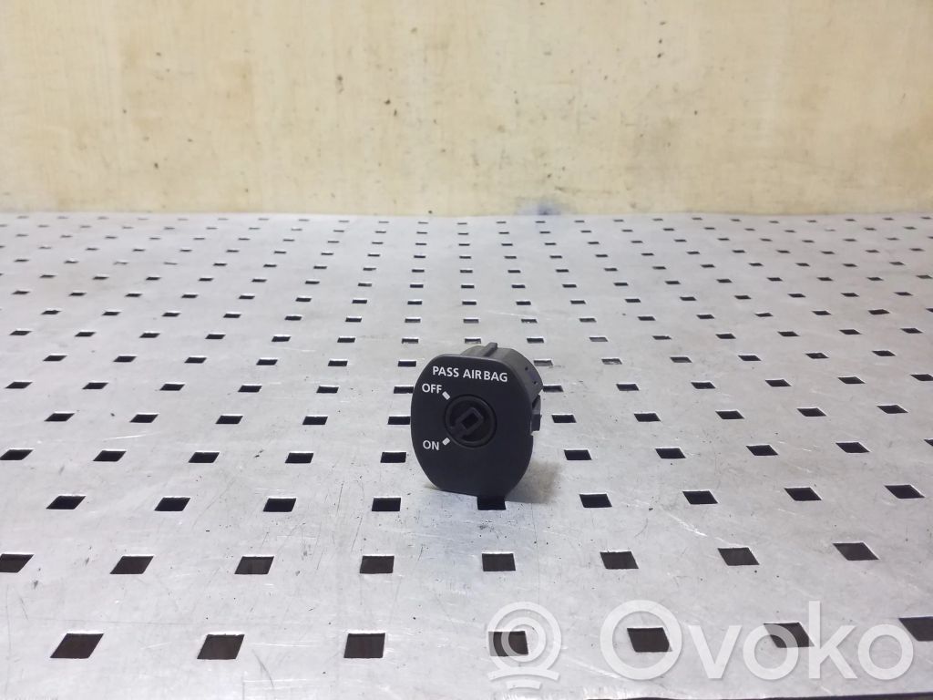 Land Rover Freelander 2 - LR2 Interrupteur commutateur airbag passager 