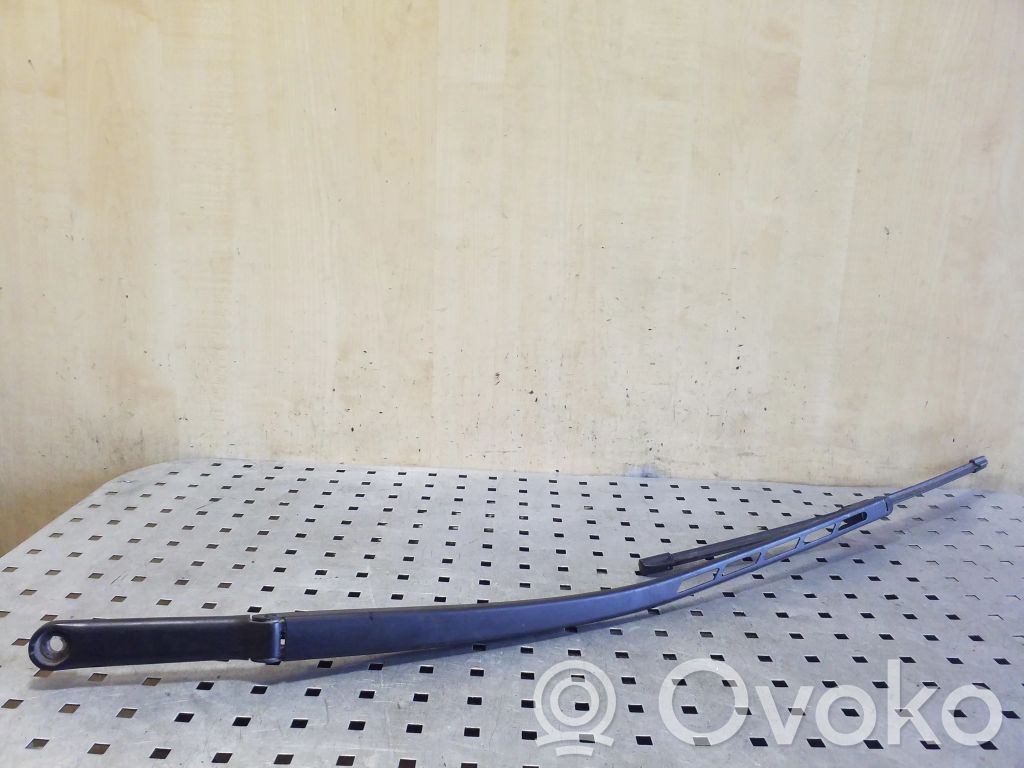 Audi A3 S3 8P Brazo del limpiaparabrisas delantero 