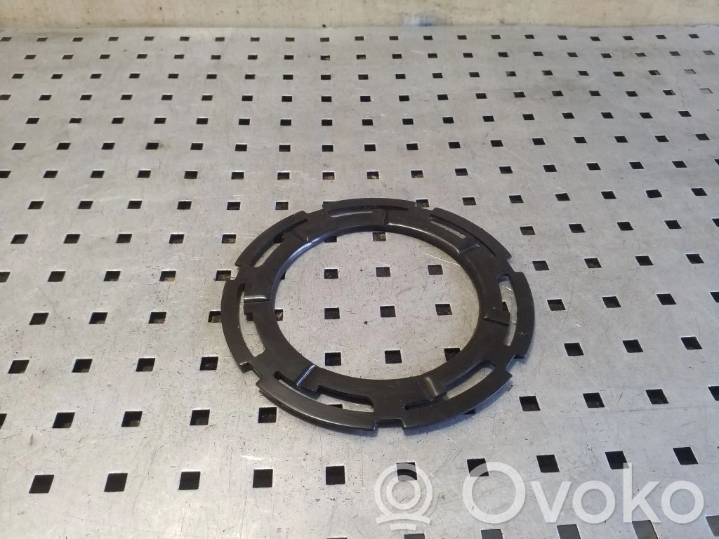 Ford Mondeo MK V Inel/piuliță fixare pompă combustibil înecată