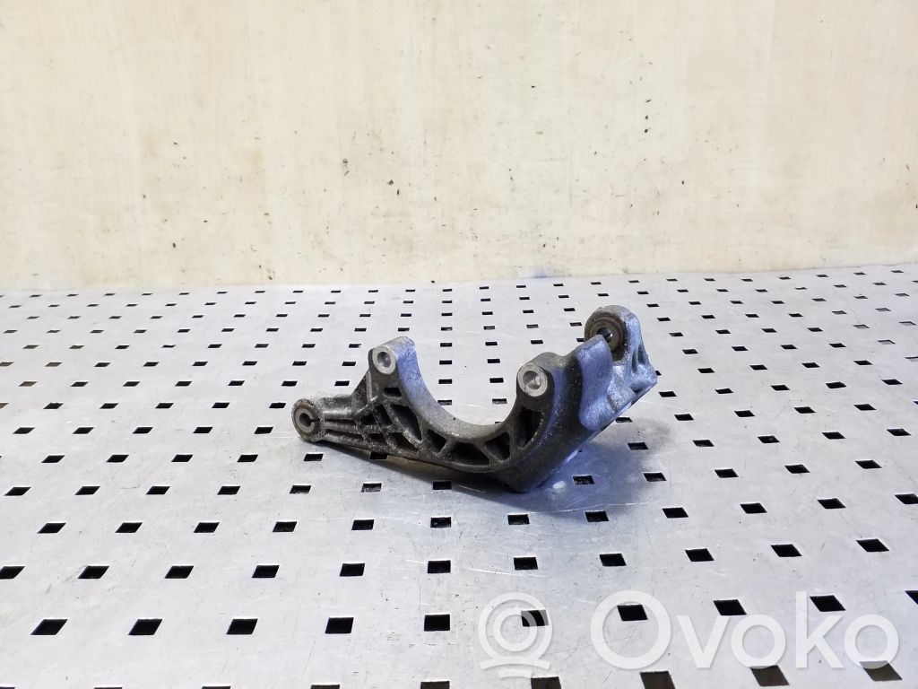 Porsche Cayenne (92A) Power steering pump mounting bracket 