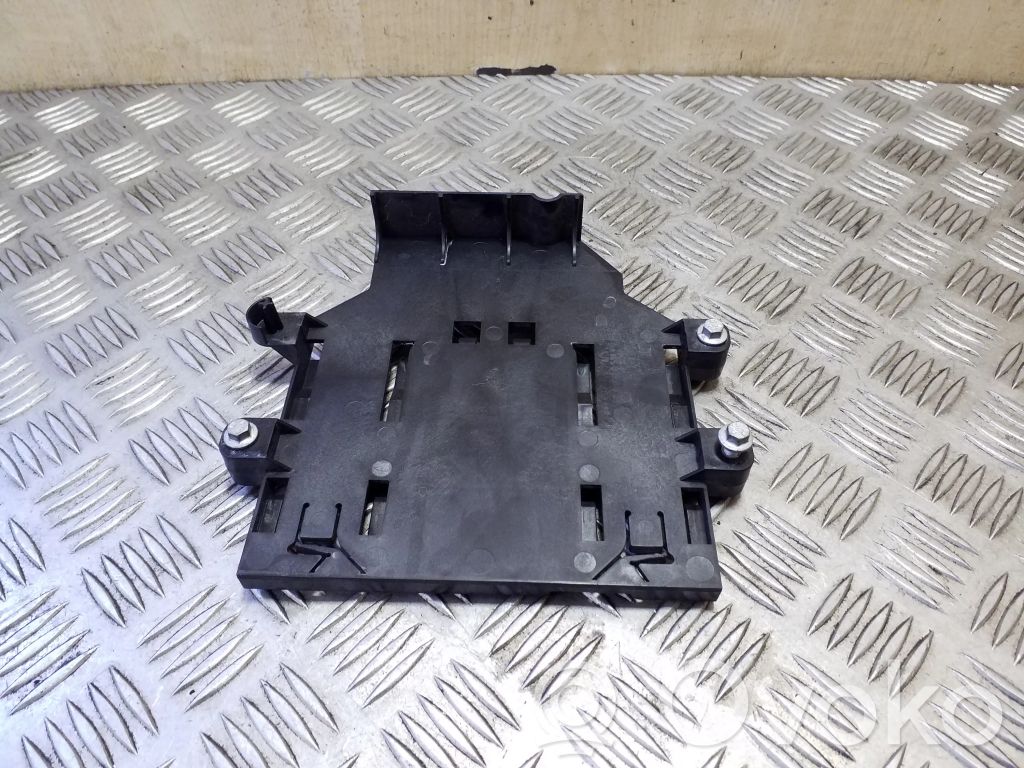 Engine control unit holder   31331597