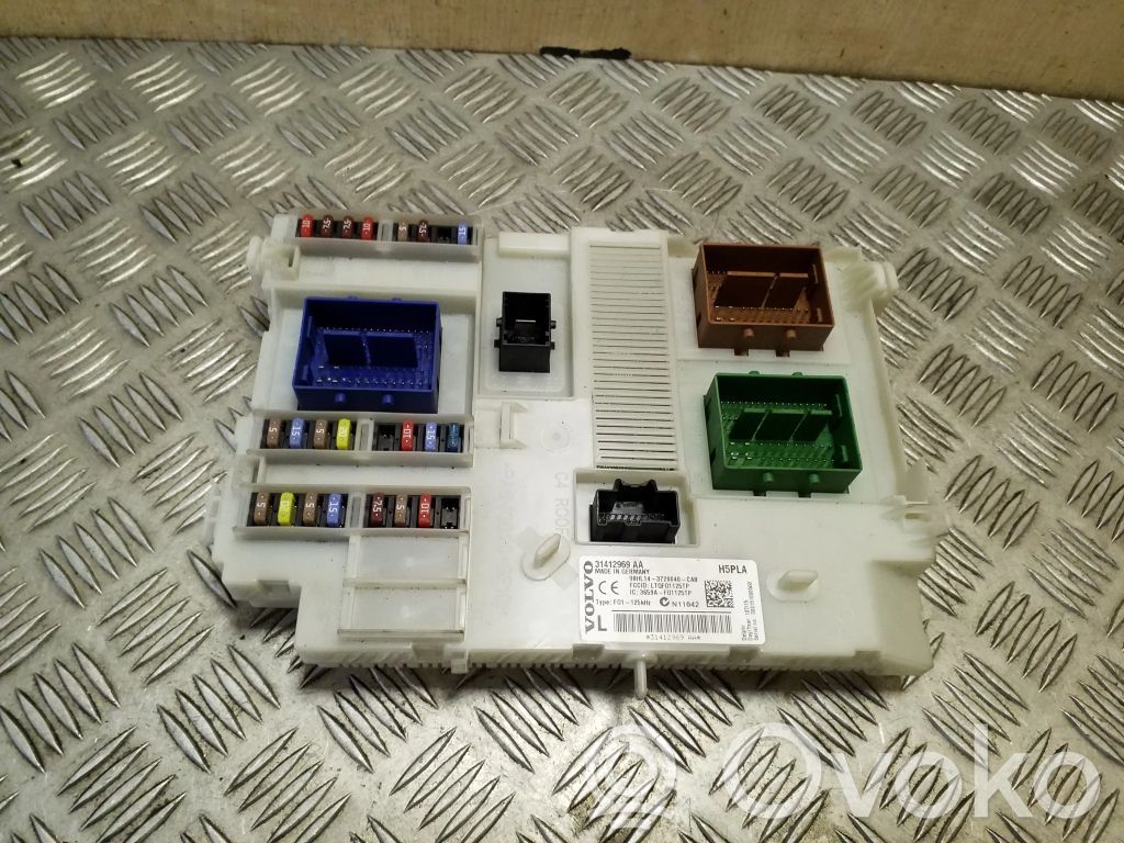 Volvo XC70 Fuse module 
