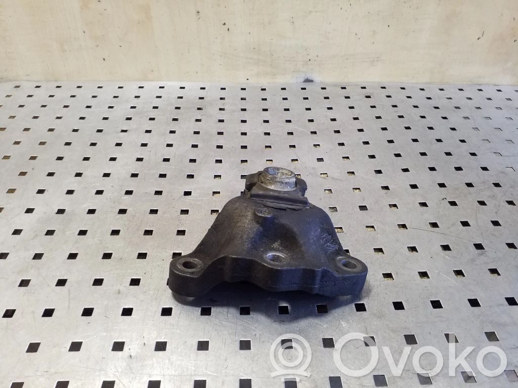 Volvo XC70 Gearbox mounting bracket 