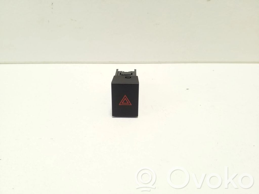 Nissan Qashqai J12 Hazard light switch 