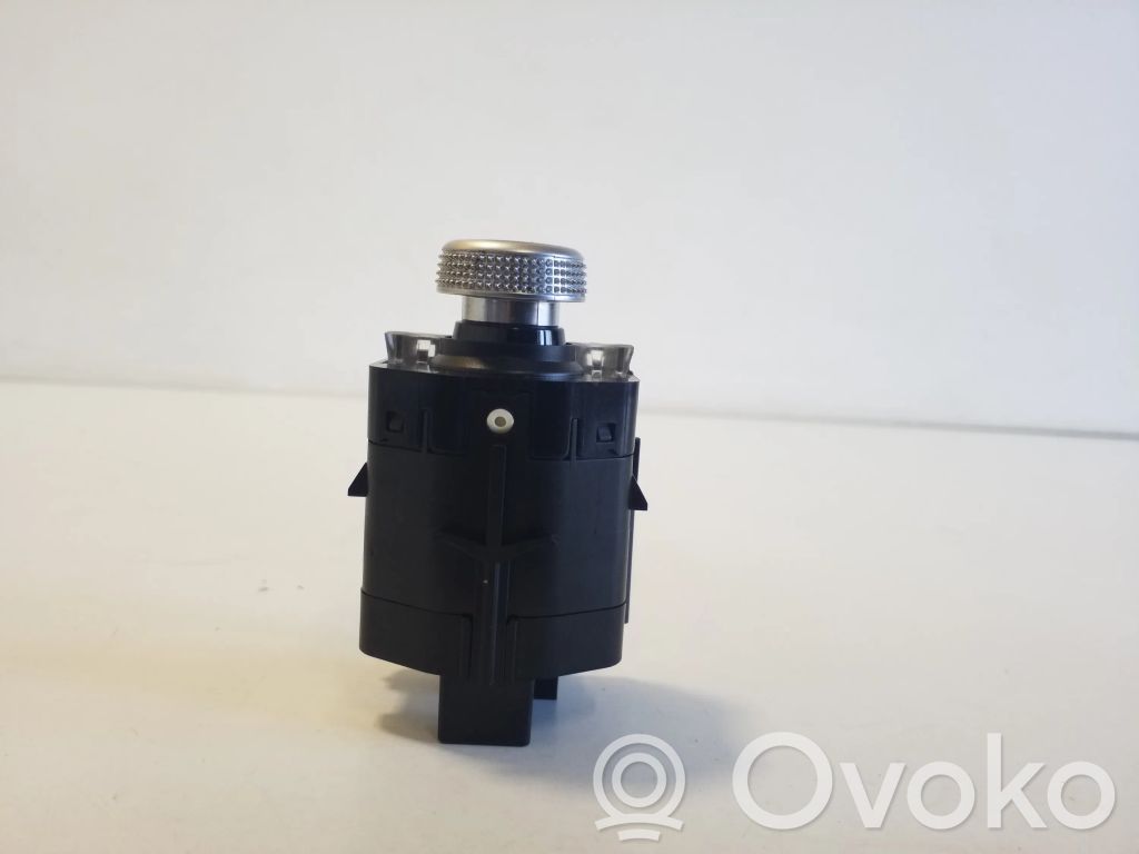Audi Q3 F3 Przyciski / Przełącznik regulacji głośności 