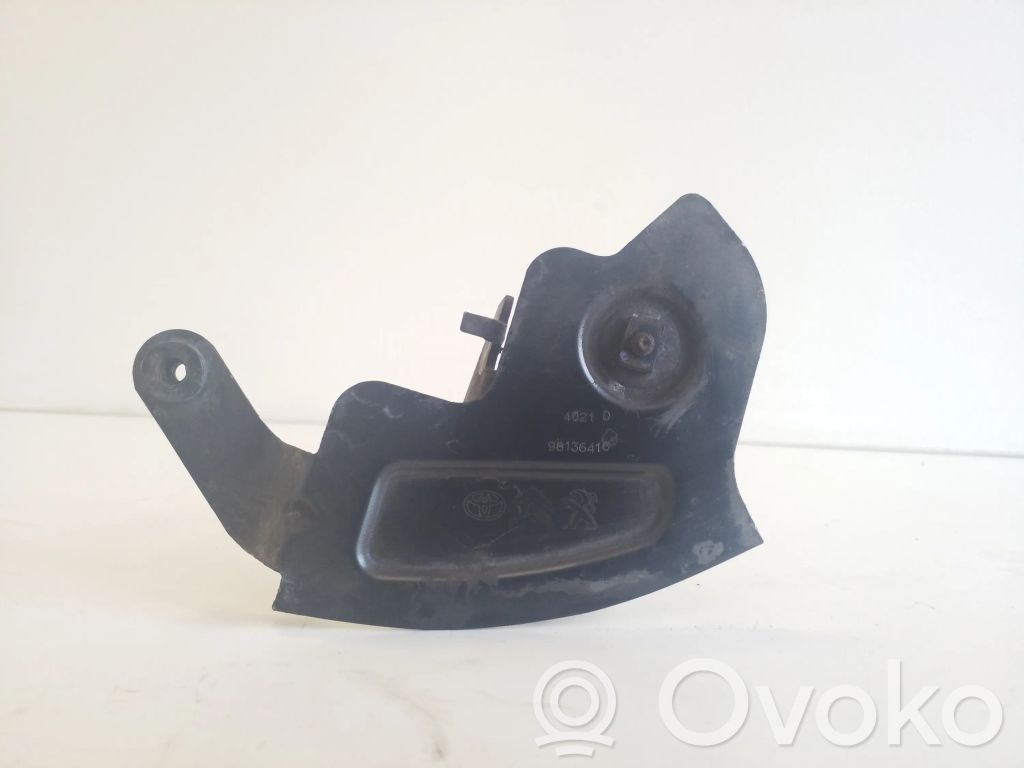 Opel Vivaro Cubierta antipolvo del disco de freno delantero 