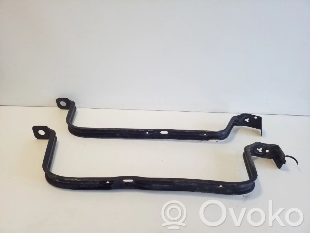 Opel Vivaro Polttoainesäiliön kannake 