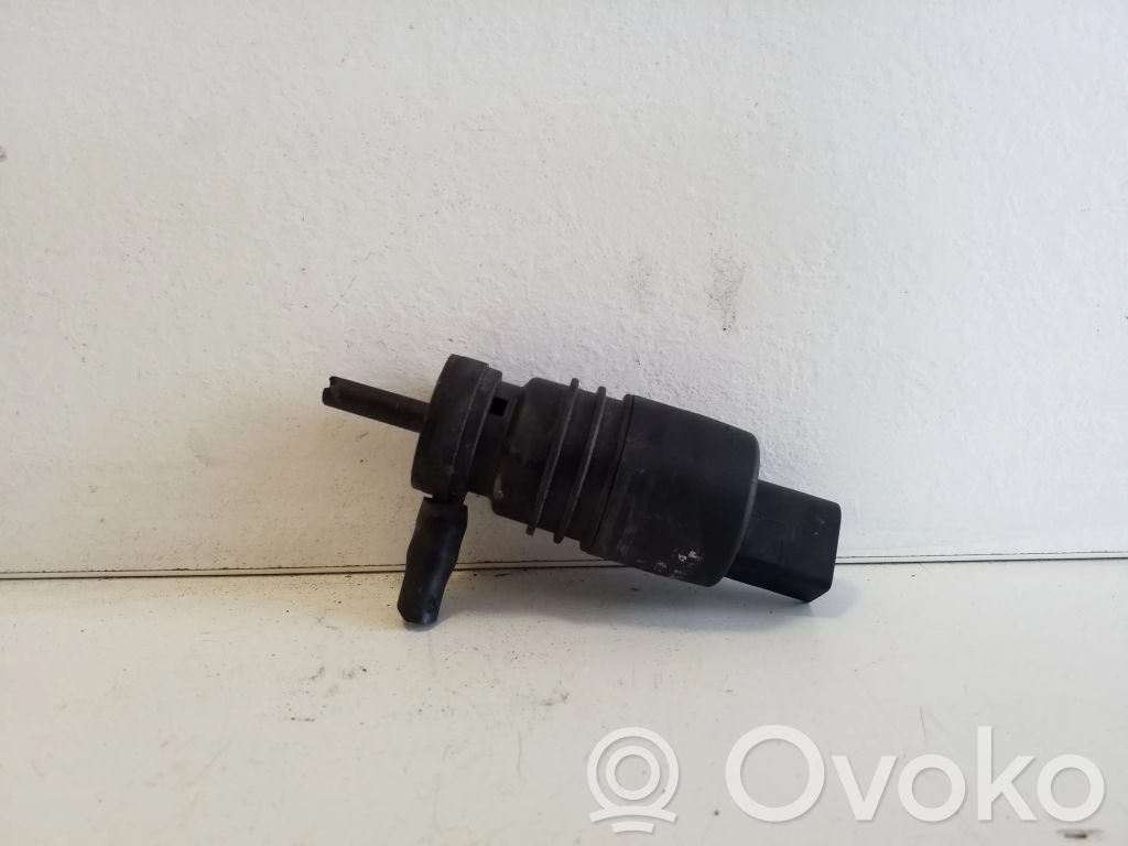 BMW X3 E83 Windscreen/windshield washer pump 