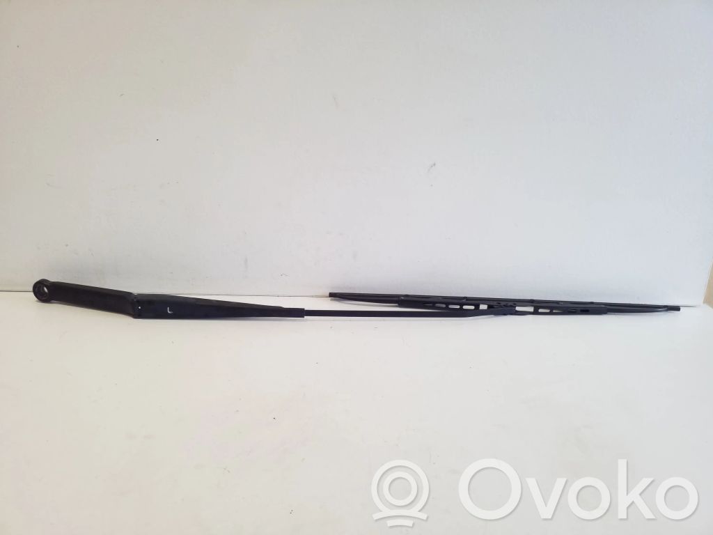 BMW X3 E83 Front wiper blade arm 
