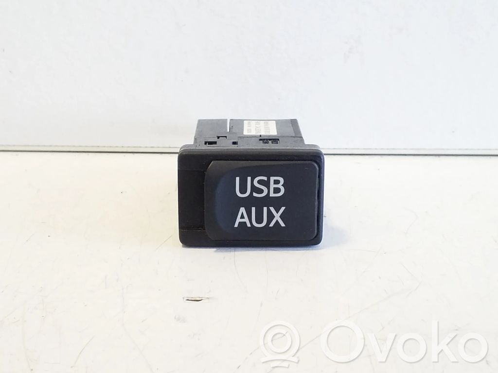 Lexus CT 200H AUX in-socket connector 