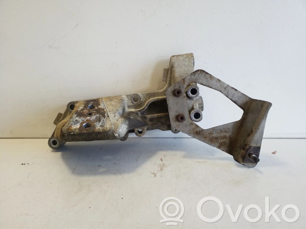 Engine mounting bracket   5801382943