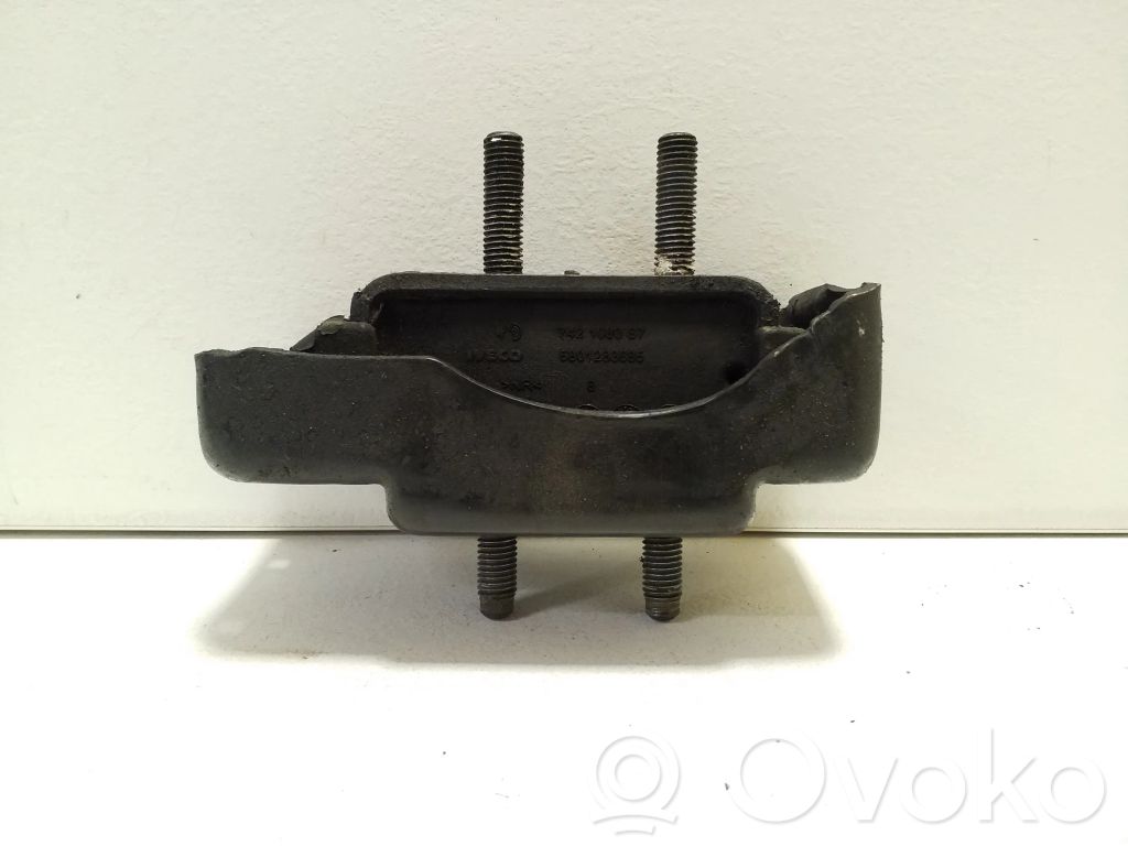 Iveco Daily 5th gen Engine mount bracket 