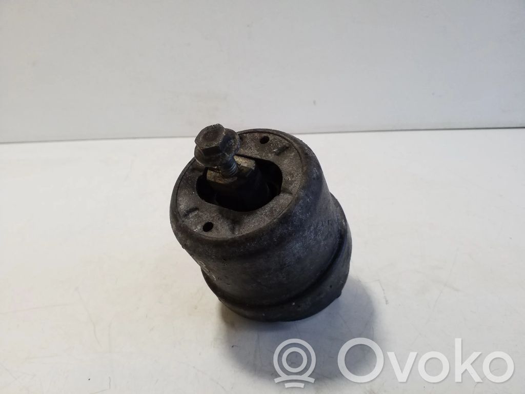 Volkswagen Transporter - Caravelle T4 Engine mount bracket 