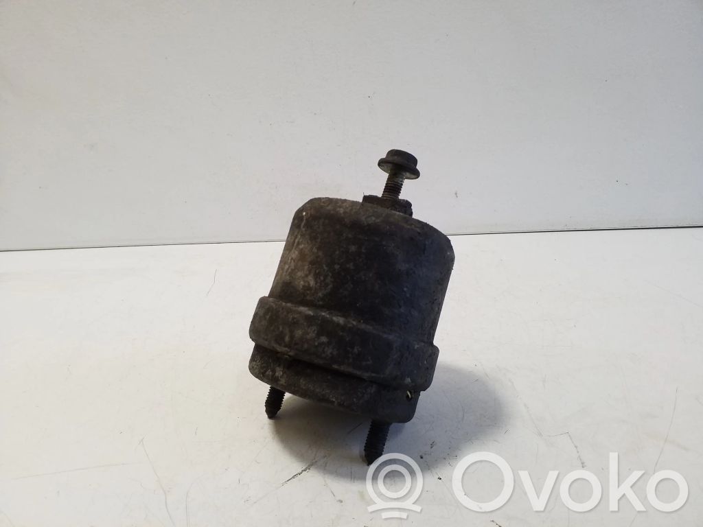 Volkswagen Transporter - Caravelle T4 Engine mount bracket 