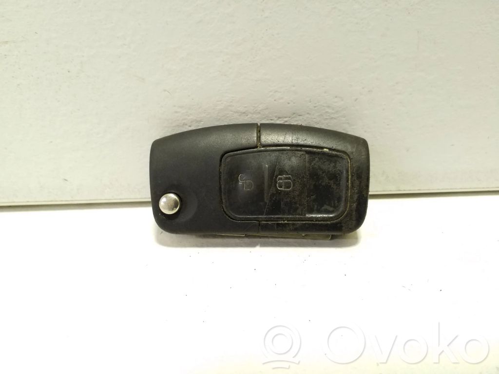 Virta-avain/kortti   8R2915K601AA