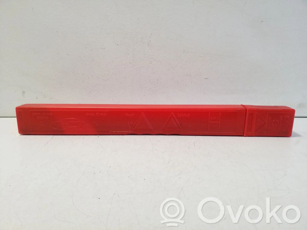 Triangle d'avertissement   E1127R043996