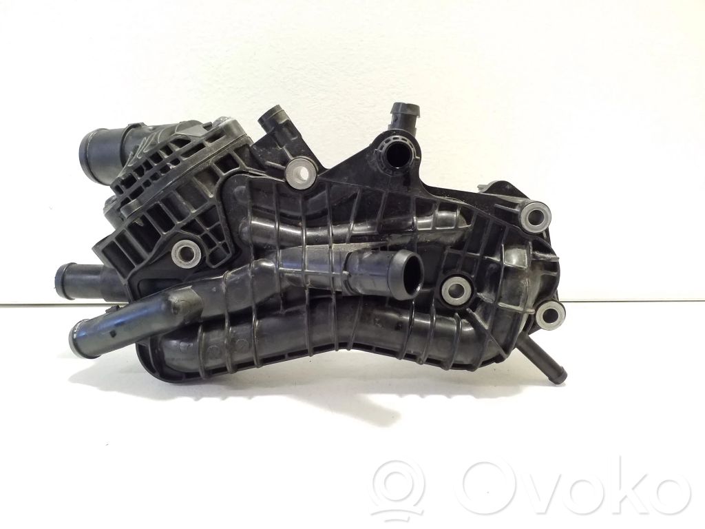 Volvo XC40 Termostat / Obudowa termostatu 