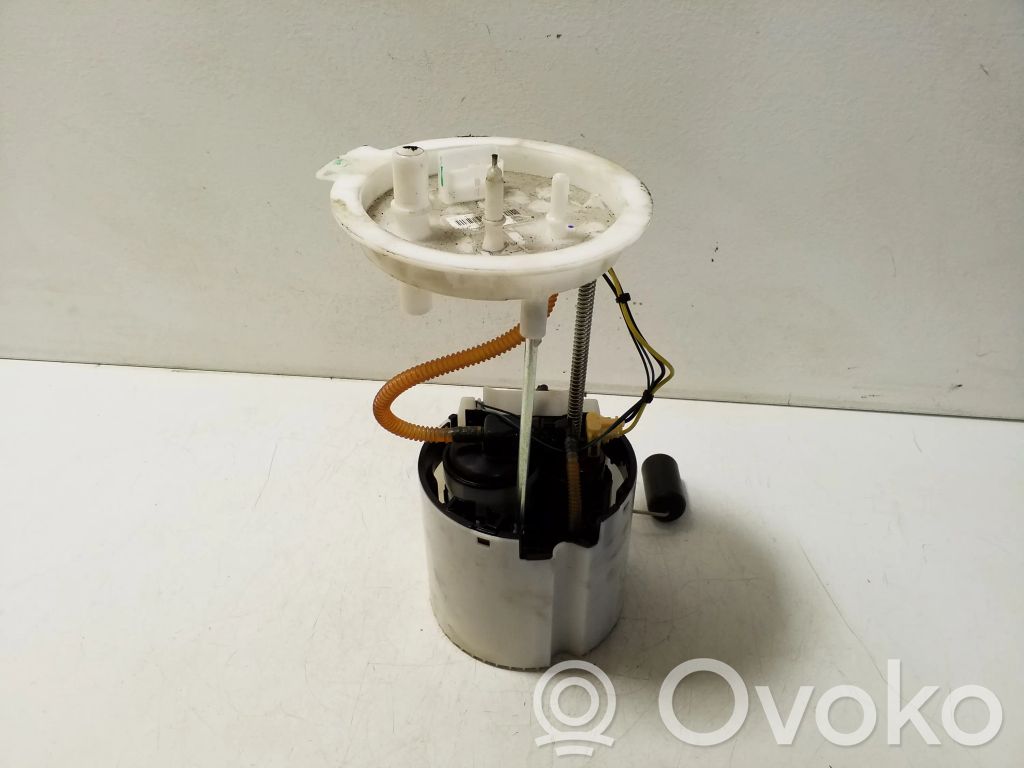 Volvo XC40 Bomba interna de combustible 