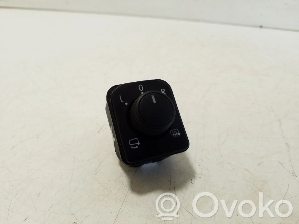 Skoda Kamiq Interruptor del espejo lateral 