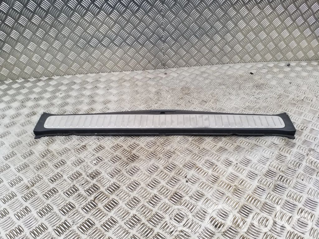 Opel Zafira C Osłona pasa bagażnika 