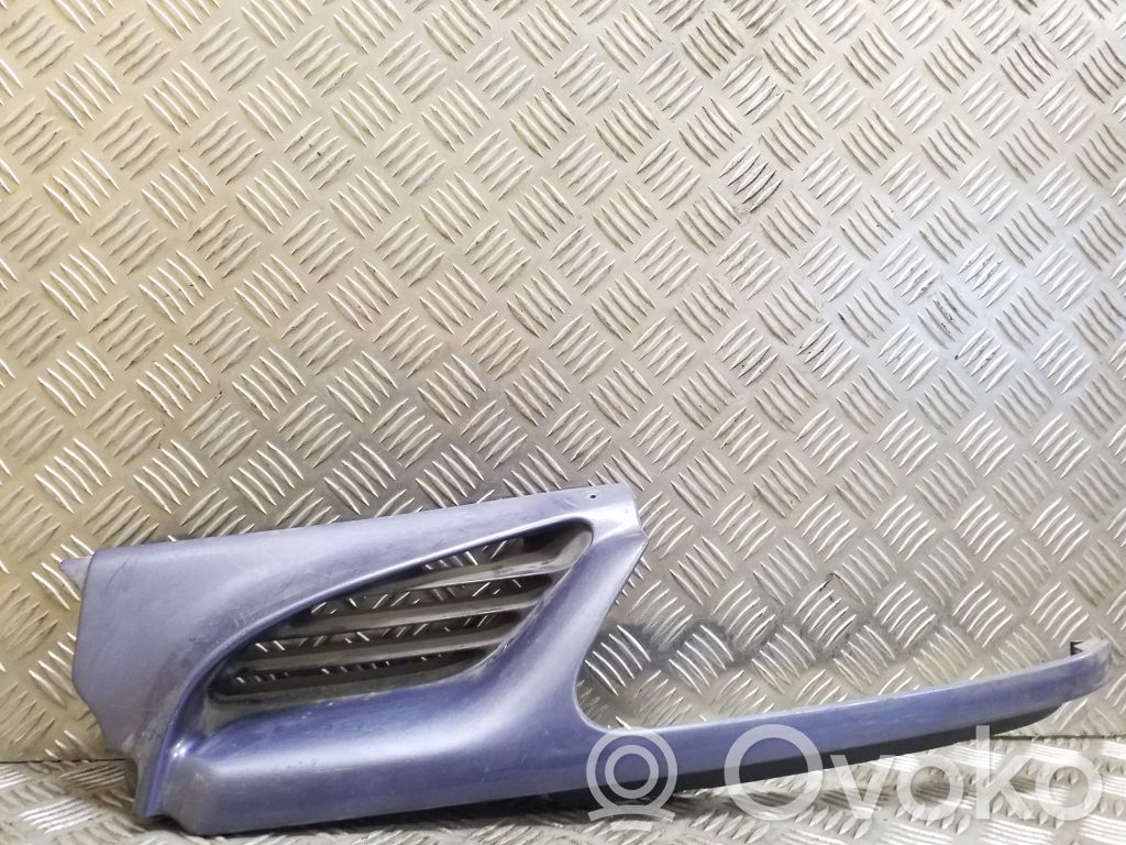 Renault Megane I Rejilla superior del radiador del parachoques delantero 