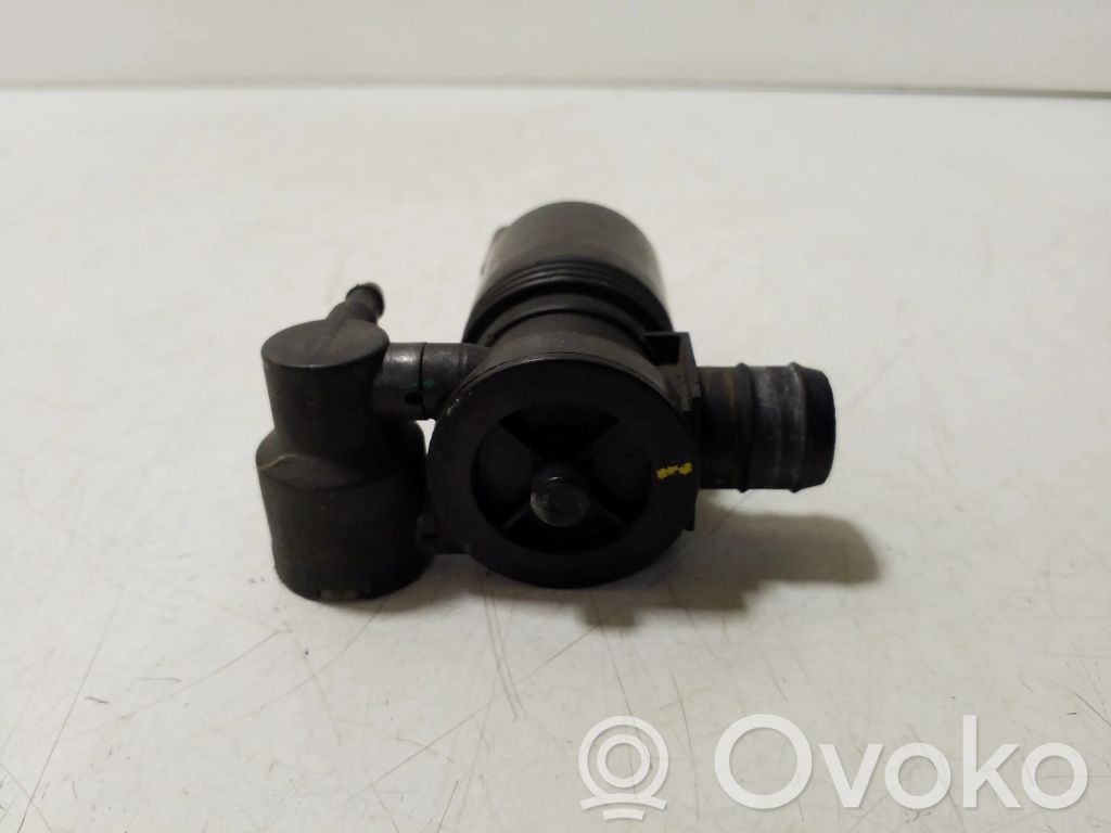 Nissan X-Trail T32 Windscreen/windshield washer pump 