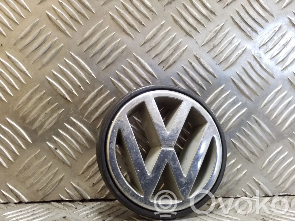 Volkswagen PASSAT B4 Emblemat / Znaczek 
