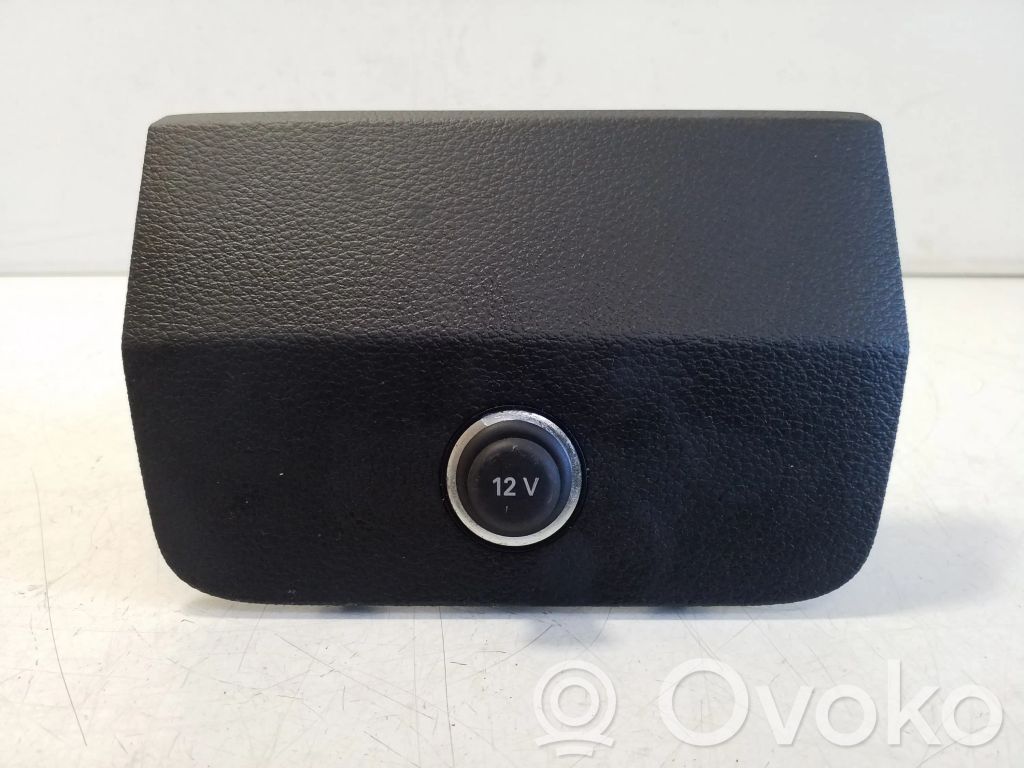 Audi e-tron 12V Steckdose hinten 
