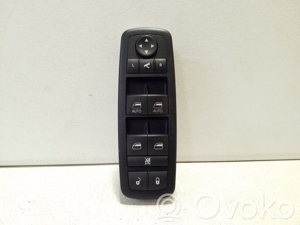 Electric window control switch   68231806AA