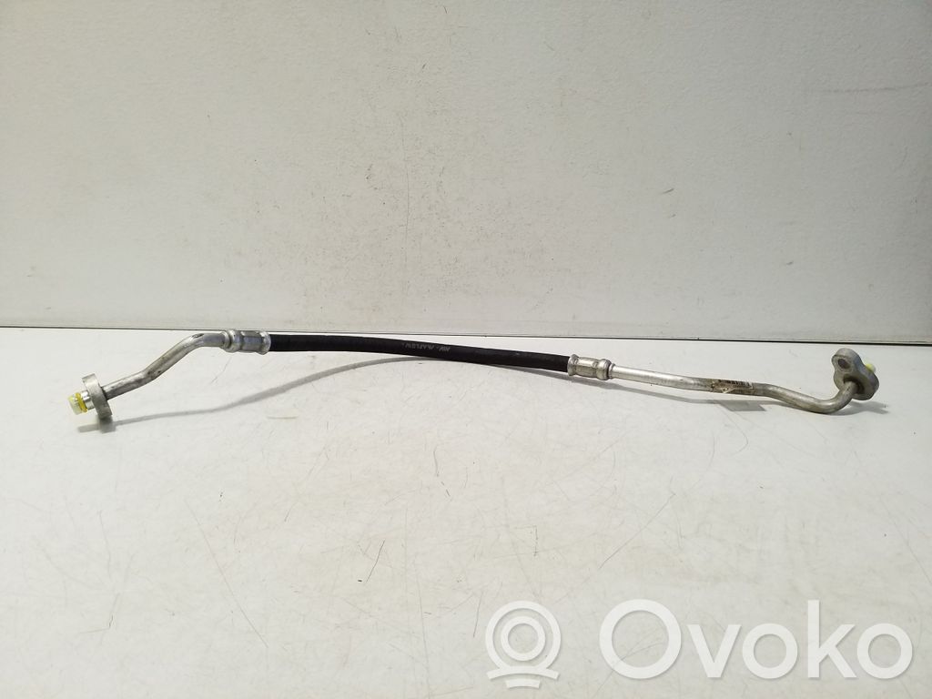Ilmastointilaitteen putki (A/C)   31389351