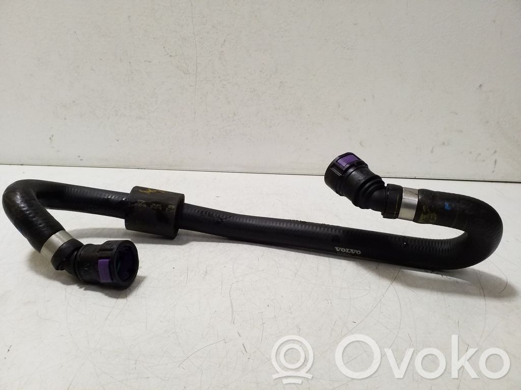 Volvo XC90 Conductă/furtun lichid de răcire motor 