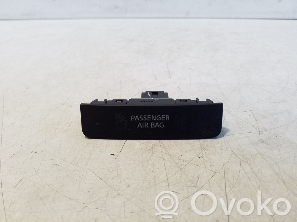 Nissan Navara D23 Monitori/näyttö/pieni näyttö 