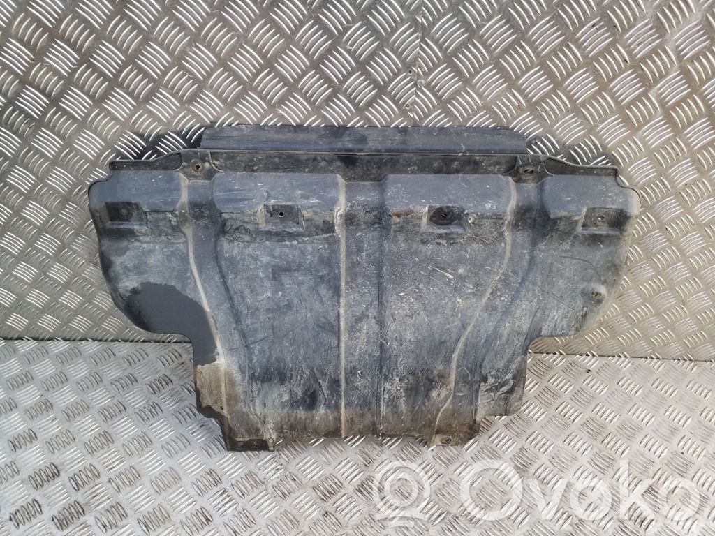 Nissan Navara D23 Protezione anti spruzzi/sottoscocca del motore 
