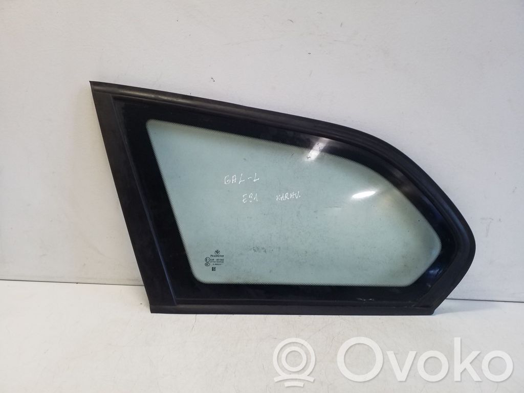 Vitre latérale arrière   E143R001582