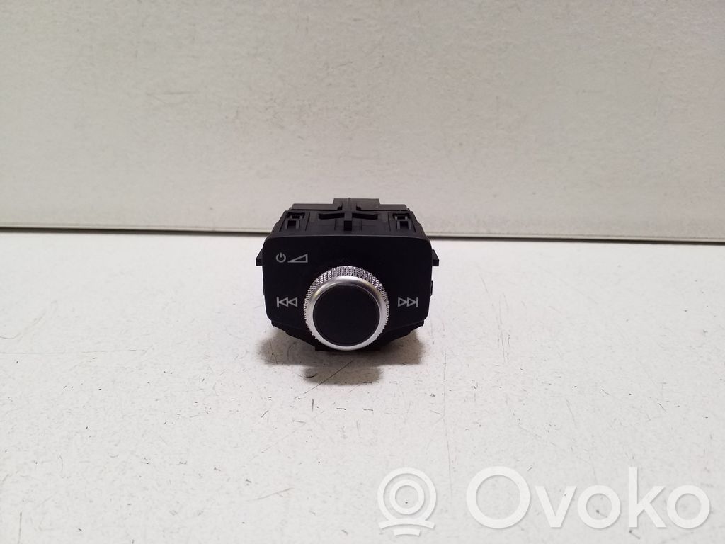 Audi A1 Sound control switch 