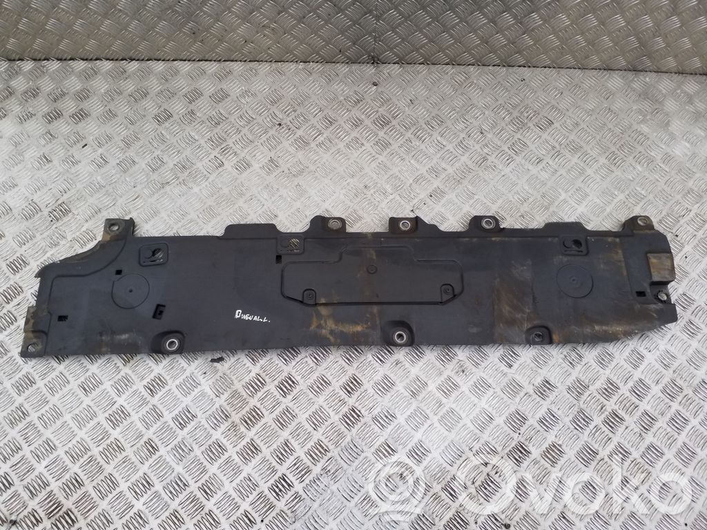 Volvo XC60 Placa protectora del centro/medio 