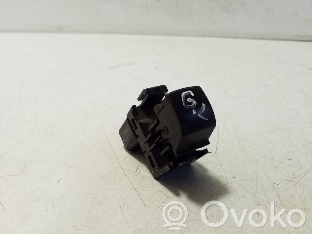Mitsubishi L200 Electric window control switch 