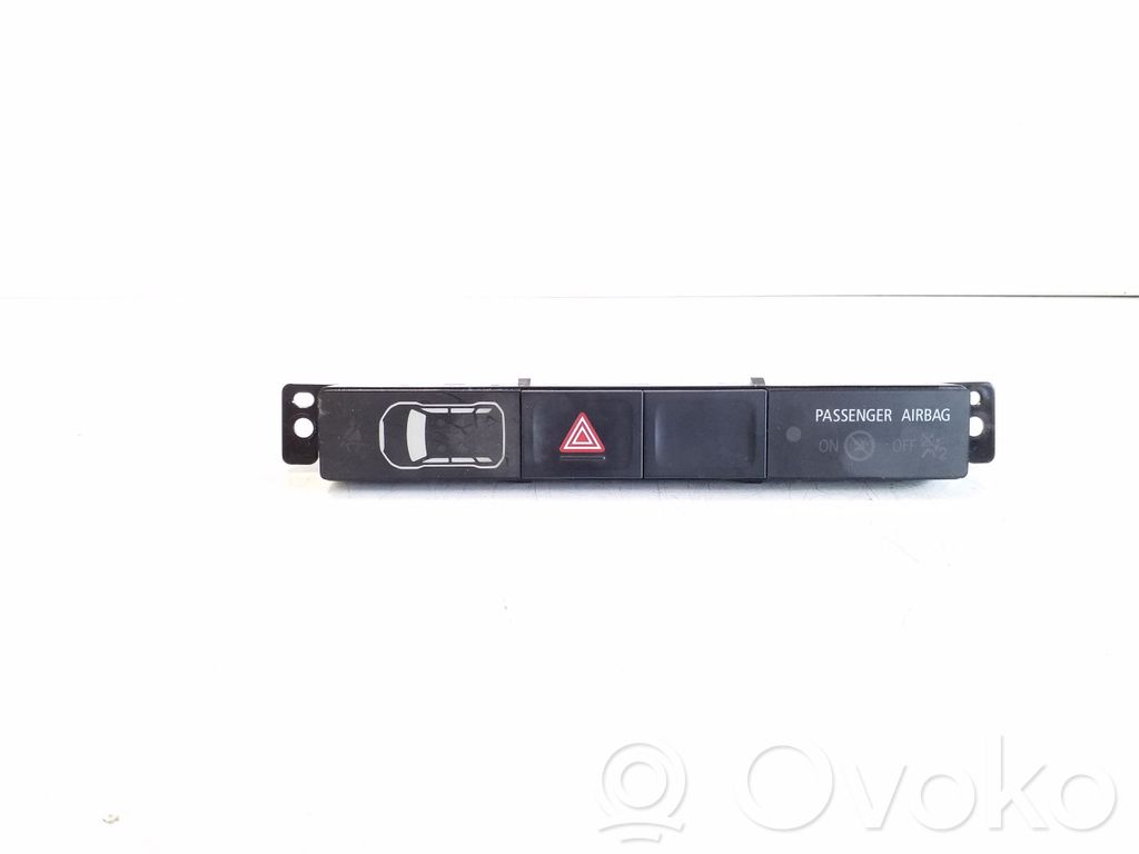 Botón interruptor de luz de peligro   8002C293