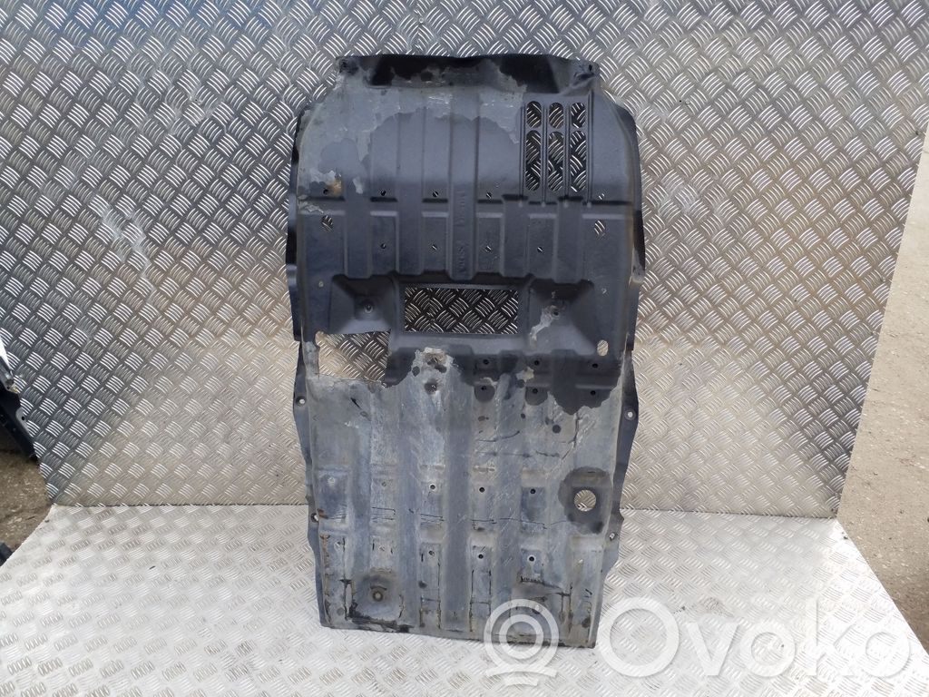 Mitsubishi L200 Placa protectora/protector antisalpicaduras motor 
