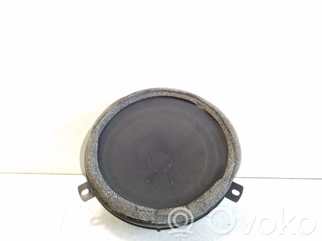 Dodge Nitro Takaoven kaiutin 