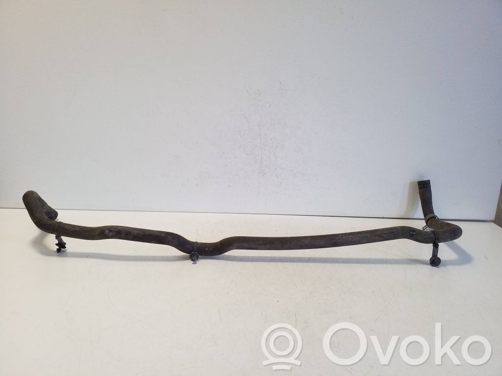 Tuyau de liquide de refroidissement moteur   3225799