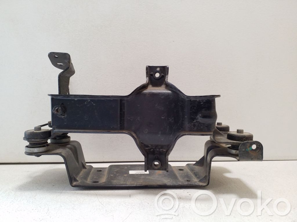 A/C compressor mount bracket   32275530