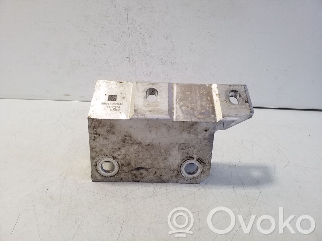 Engine mounting bracket   6894795