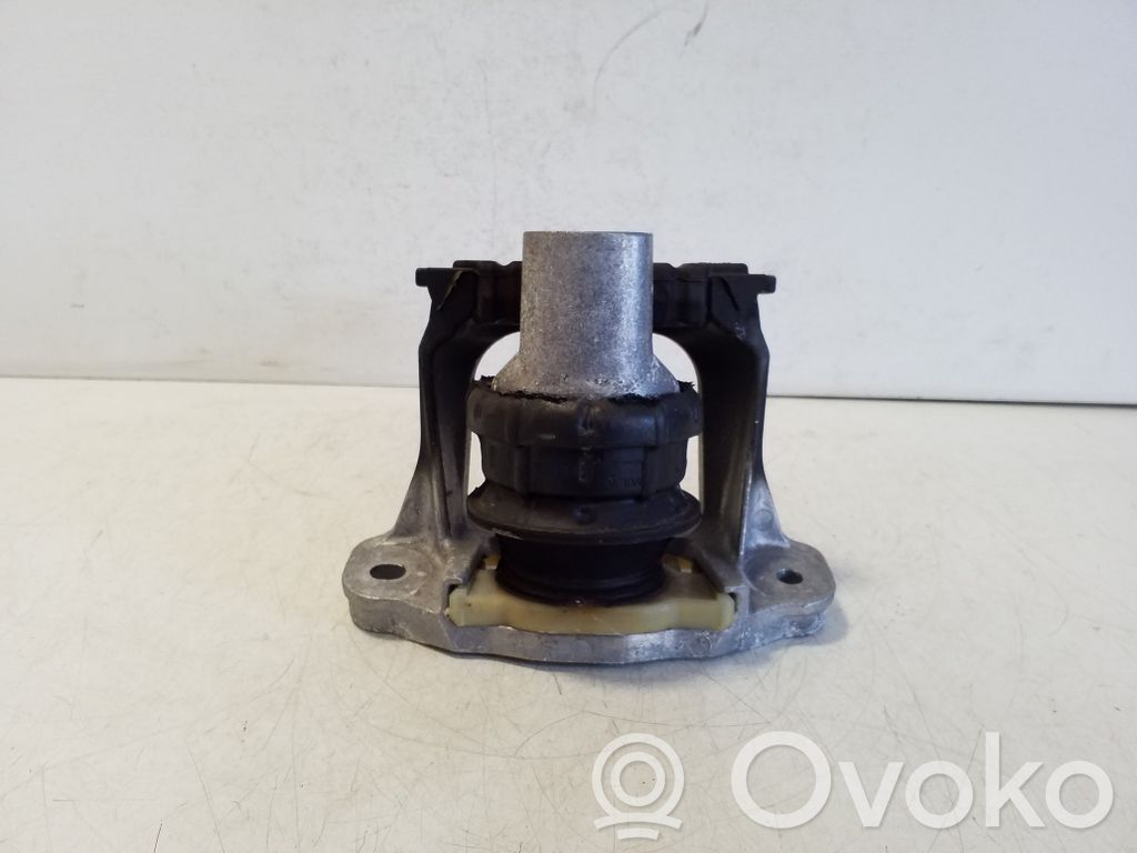 Volvo XC60 Engine mount bracket 