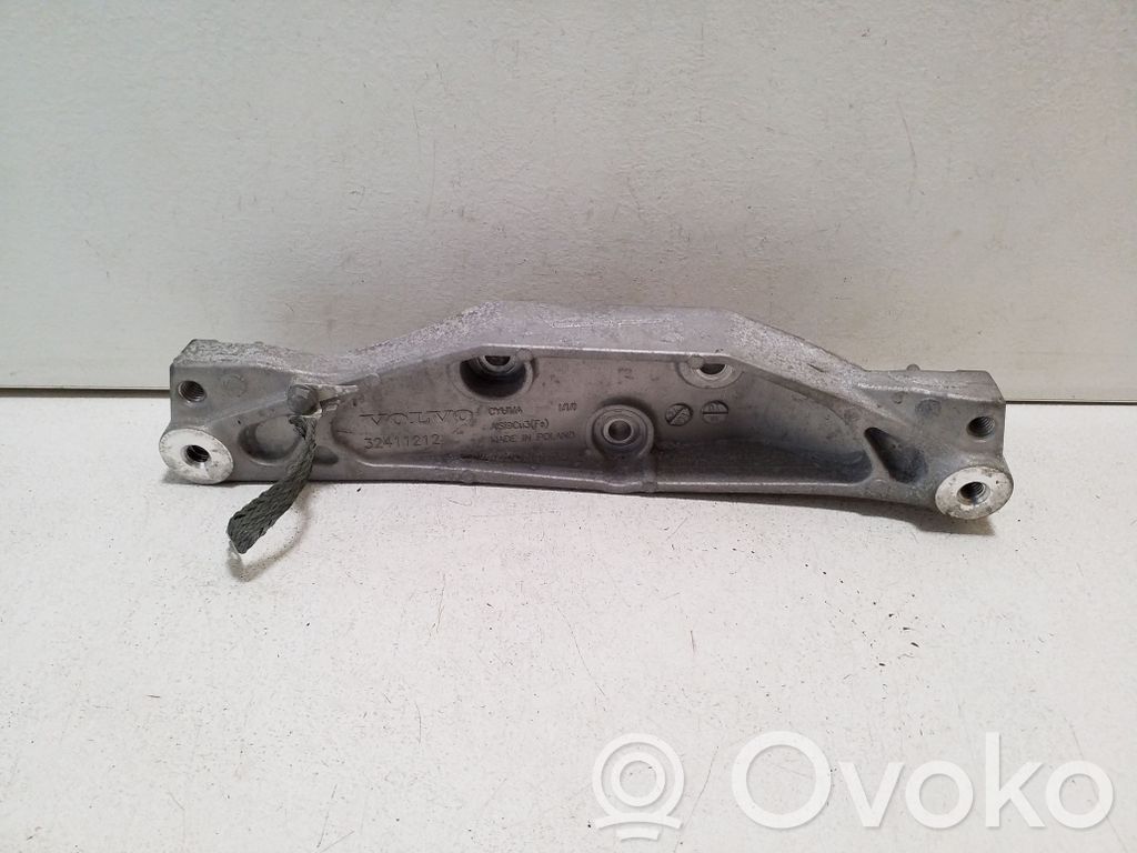 Rear differential/diff mount bracket   32411212